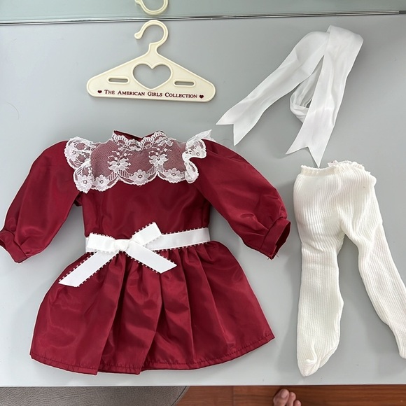 Vintage American Girl Samantha Christmas dress with tights & bow excellent cond - Picture 8 of 9
